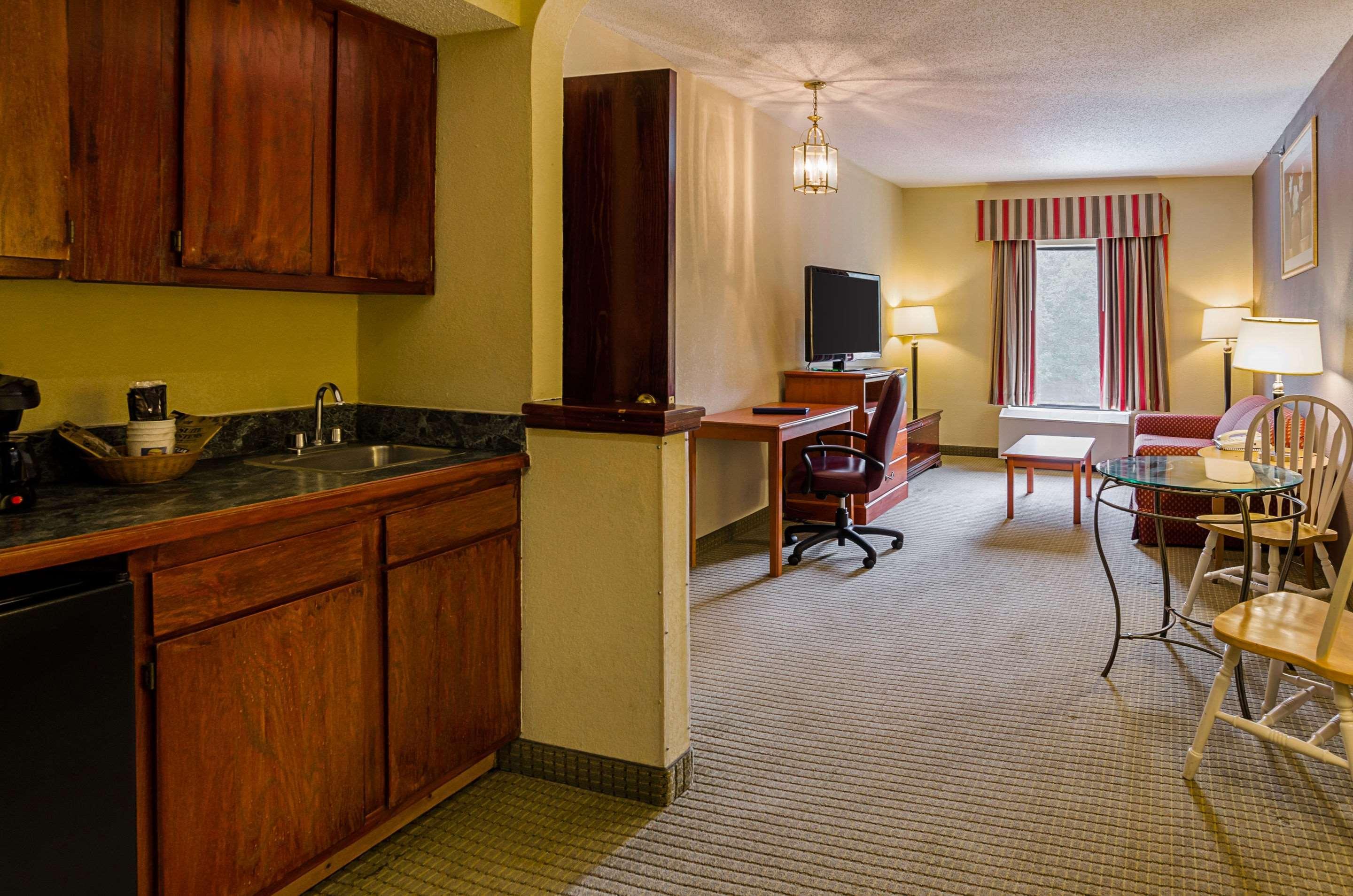 Quality Suites Altavista - Lynchburg South Exterior photo