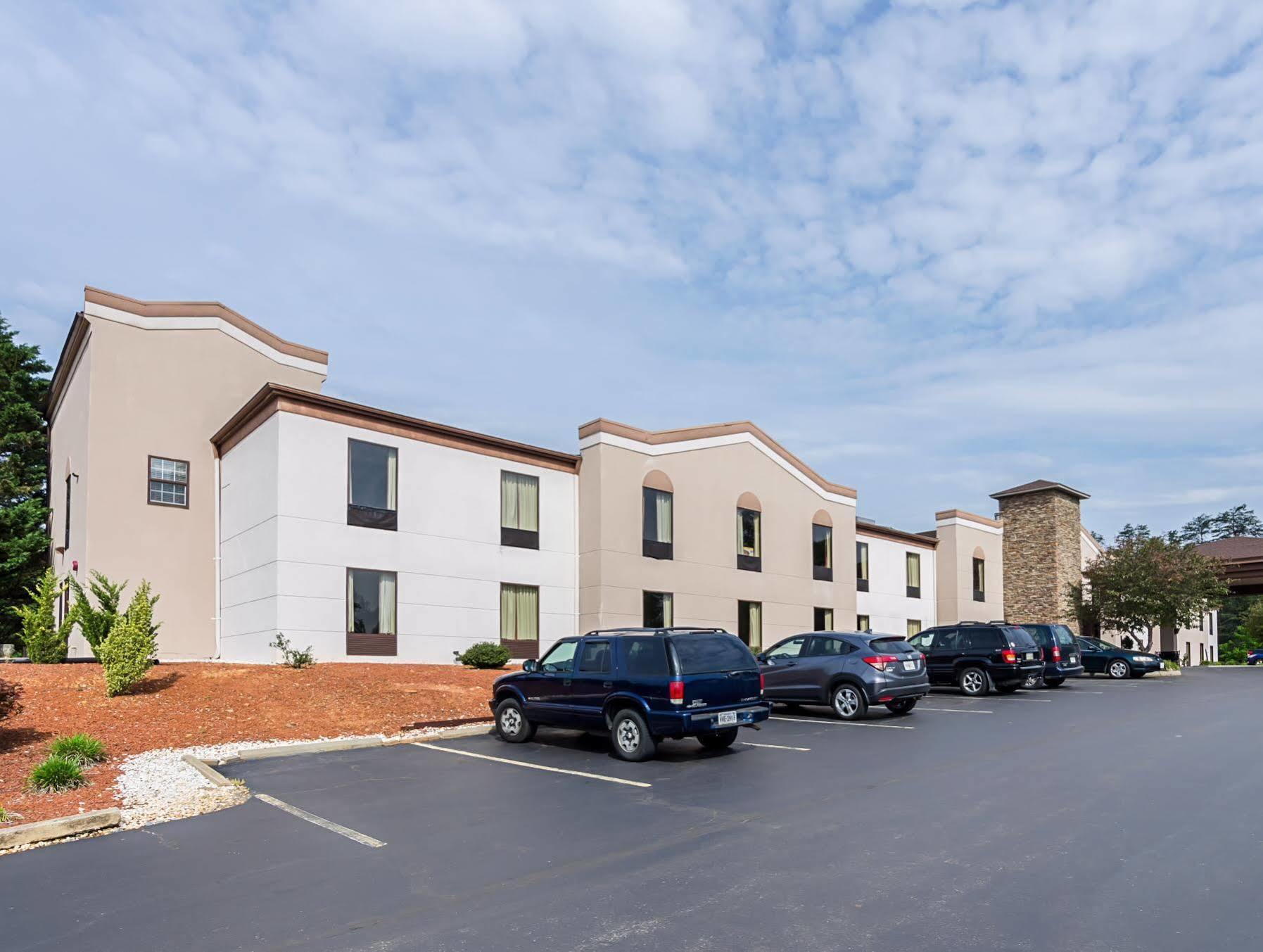 Quality Suites Altavista - Lynchburg South Exterior photo